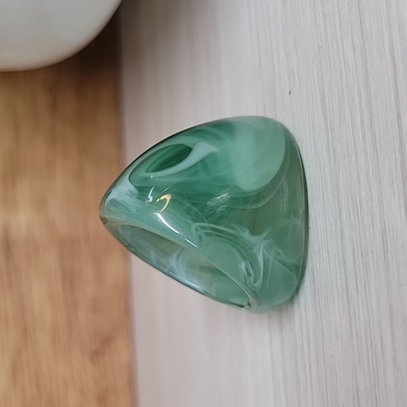 JADE GREEN SWIRL CONTOURED STATEMENT RING - Picture 8 of 10